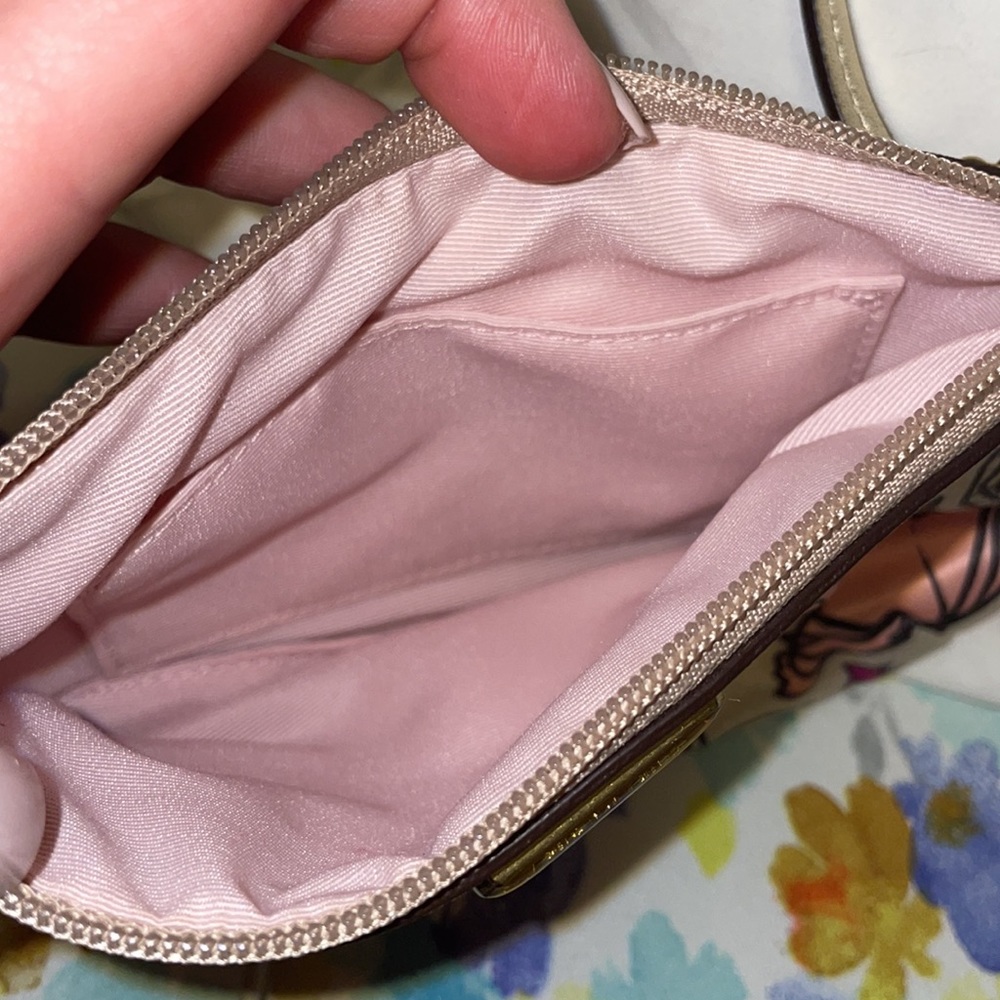 Wristlet - Picture 5 of 7